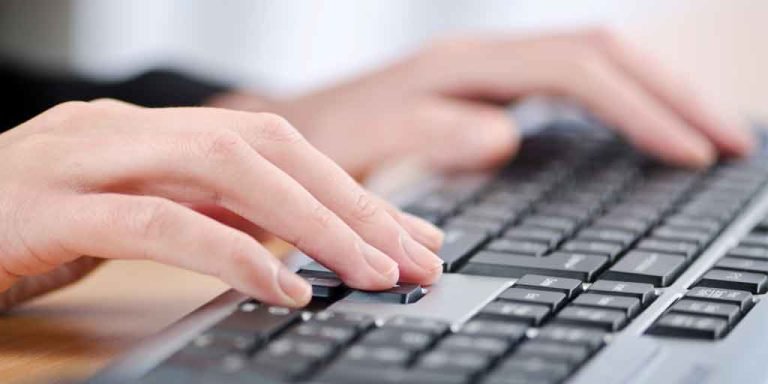 Imagen teclado para consejos sobre redes sociales escrito por Burman